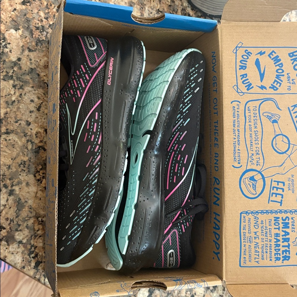 Brooks Glycerin 20 

Never worn